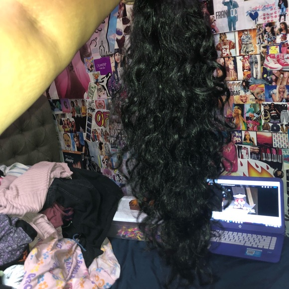 Ponytail - Picture 3 of 5